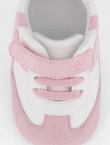Sneakers basse con apertura a strappo e lacci