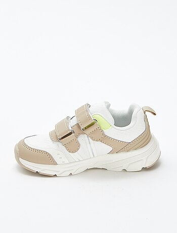Sneakers basse con dettagli fluo
