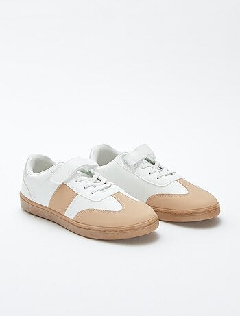 Sneakers basse con lacci elasticizzati + strappo
