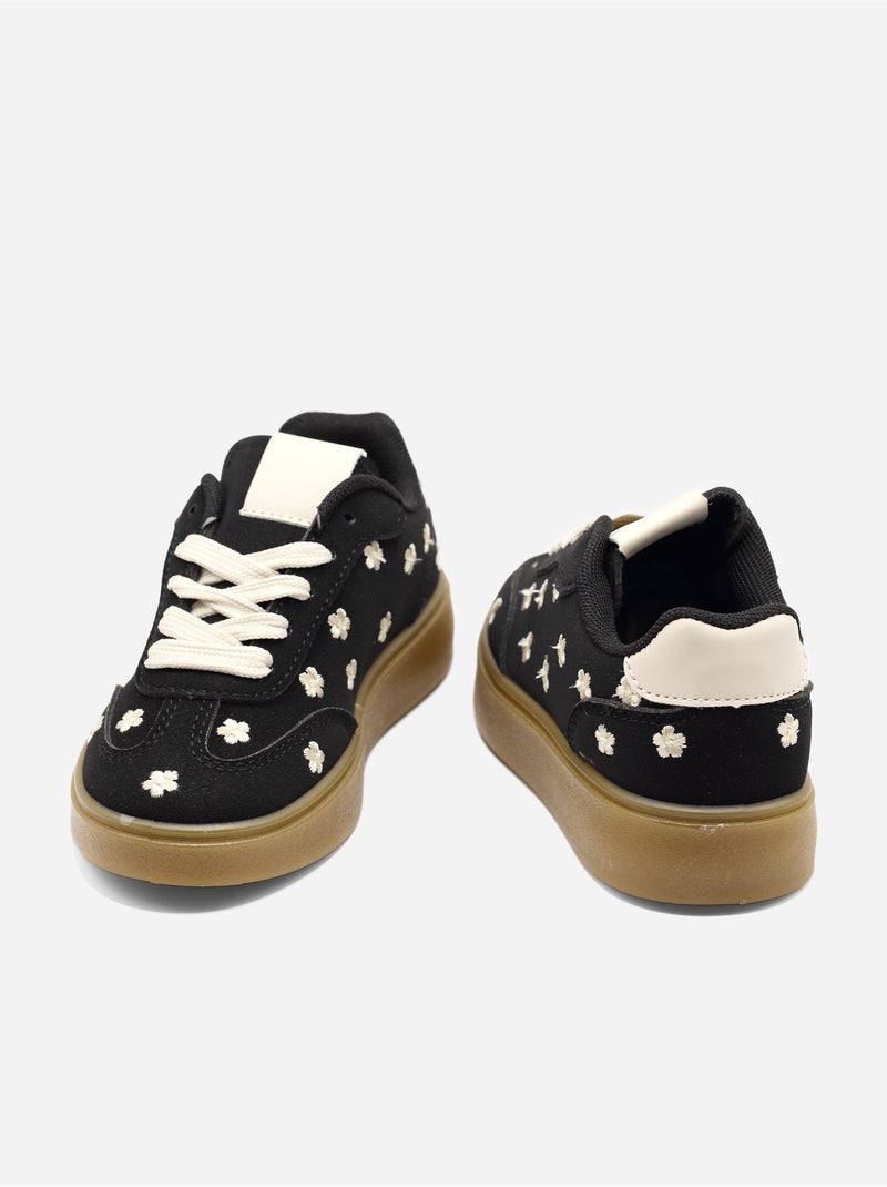 Sneakers basse con lacci Nero - Kiabi