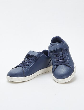 Sneakers basse con strappi e lacci