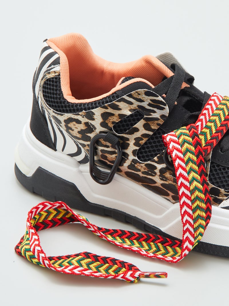 Sneakers basse con suole spesse con lacci fantasia NERO - Kiabi