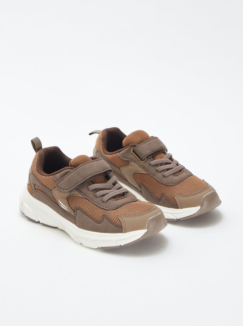 Sneakers basse in tessuto e mesh Marrone - Kiabi