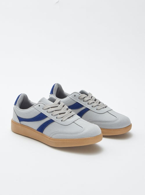 Sneakers bicolori con lacci - Kiabi