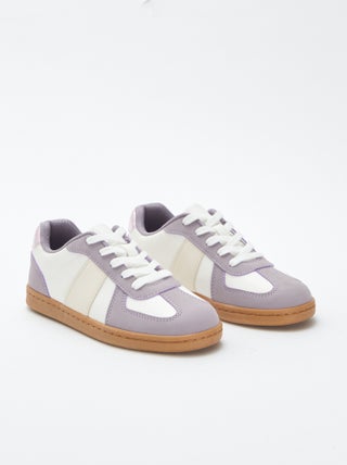 Sneakers bicolori con lacci