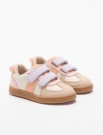Sneakers colorate con strappi