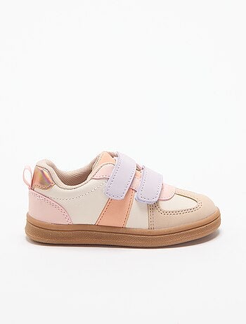 Sneakers colorate con strappi