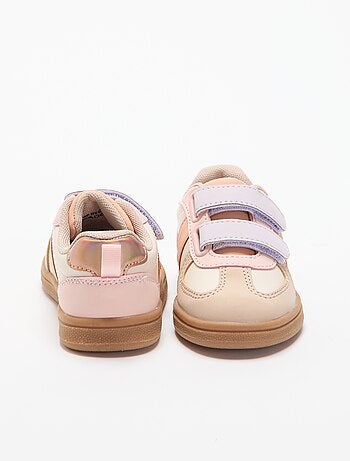 Sneakers colorate con strappi