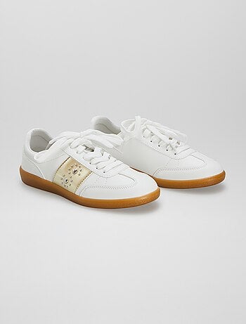 Sneakers con applicazione dorata