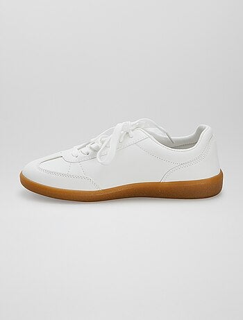 Sneakers con applicazione dorata