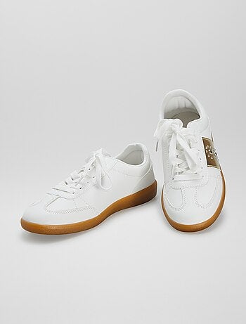 Sneakers con applicazione dorata