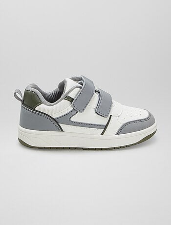 Sneakers con chiusure a strappo