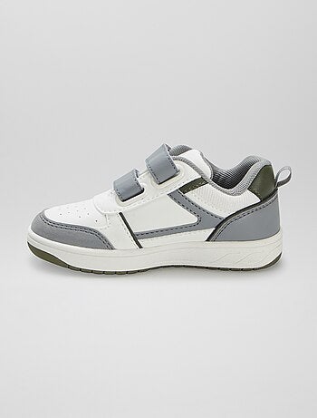 Sneakers con chiusure a strappo