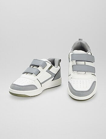 Sneakers con chiusure a strappo