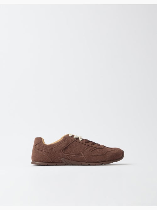 Sneakers con doppio laccio, mo fashion - Kiabi Sneakers con doppio laccio, mo fashion - Kiabi