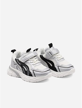 Sneakers con lacci