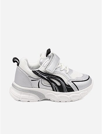 Sneakers con lacci