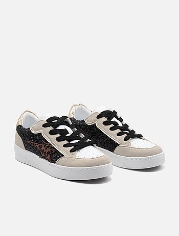 Sneakers con lacci