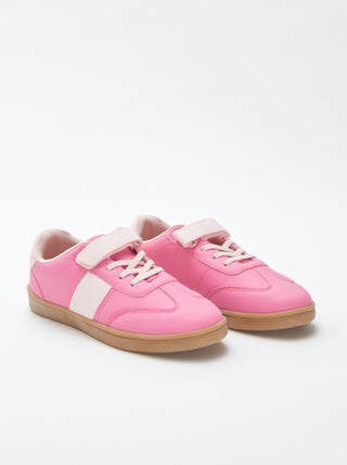 Sneakers con lacci elasticizzati + strappo
