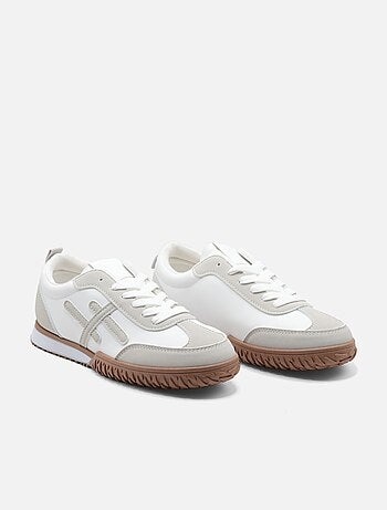 Sneakers con lacci