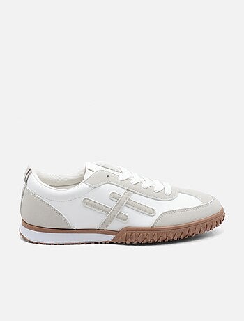 Sneakers con lacci