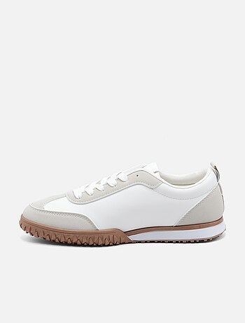 Sneakers con lacci