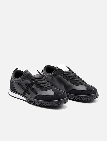 Sneakers con lacci