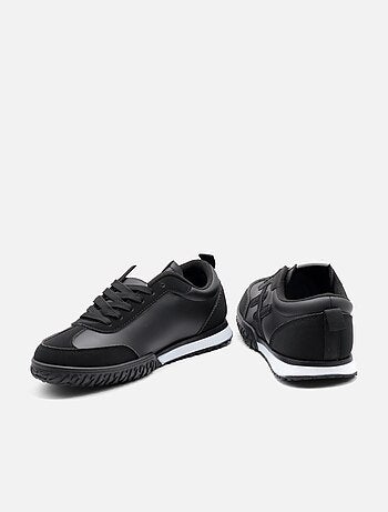 Sneakers con lacci