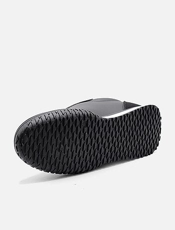 Sneakers con lacci
