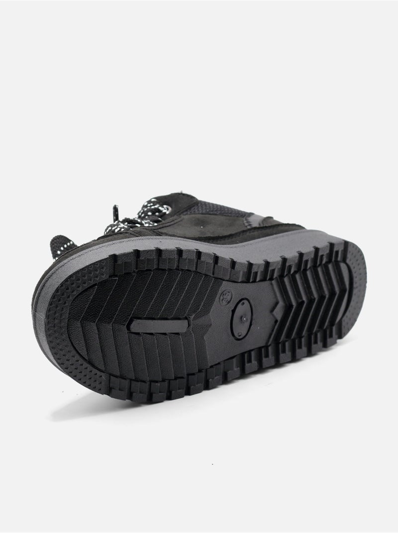 Sneakers con lacci Nero - Kiabi