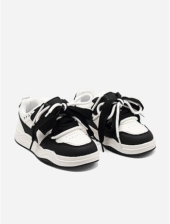 Sneakers con lacci