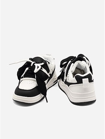 Sneakers con lacci