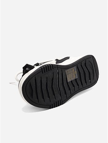 Sneakers con lacci