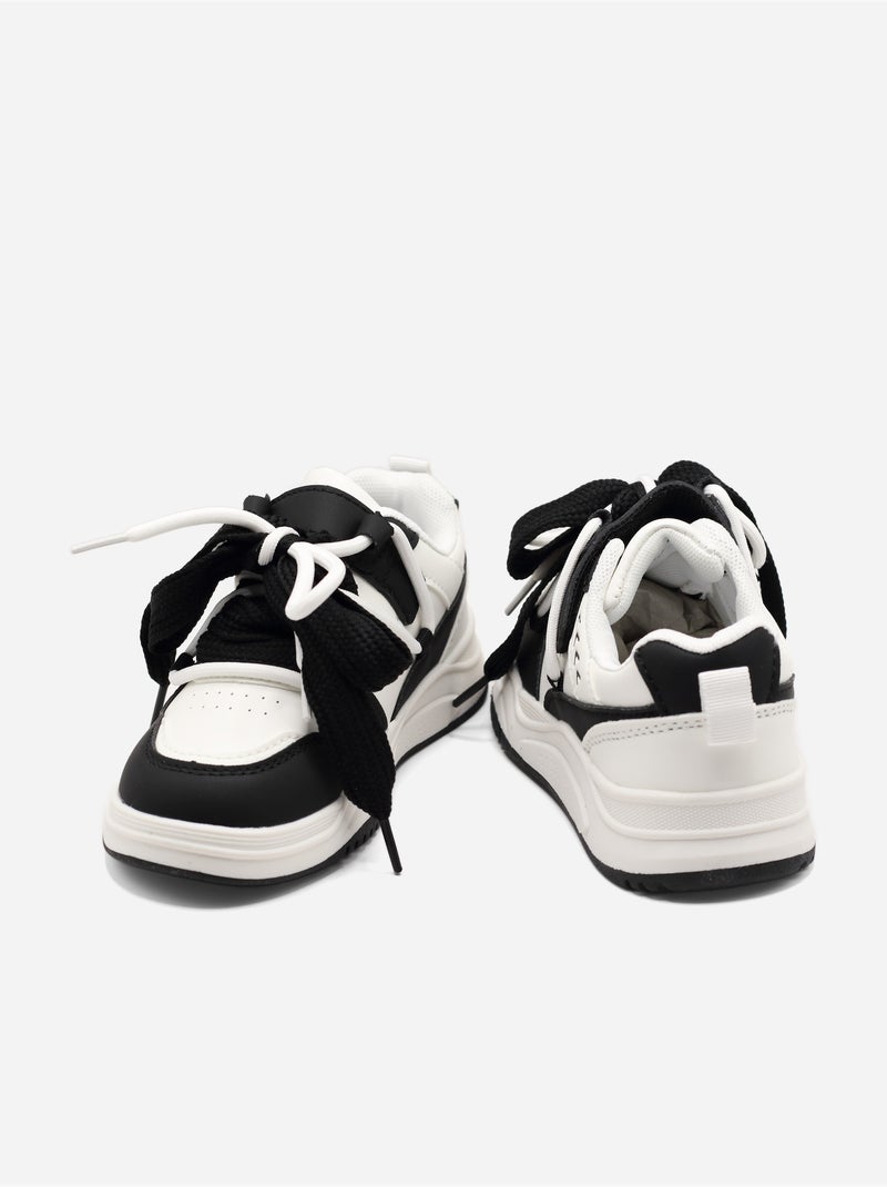 Sneakers con lacci Nero - Kiabi