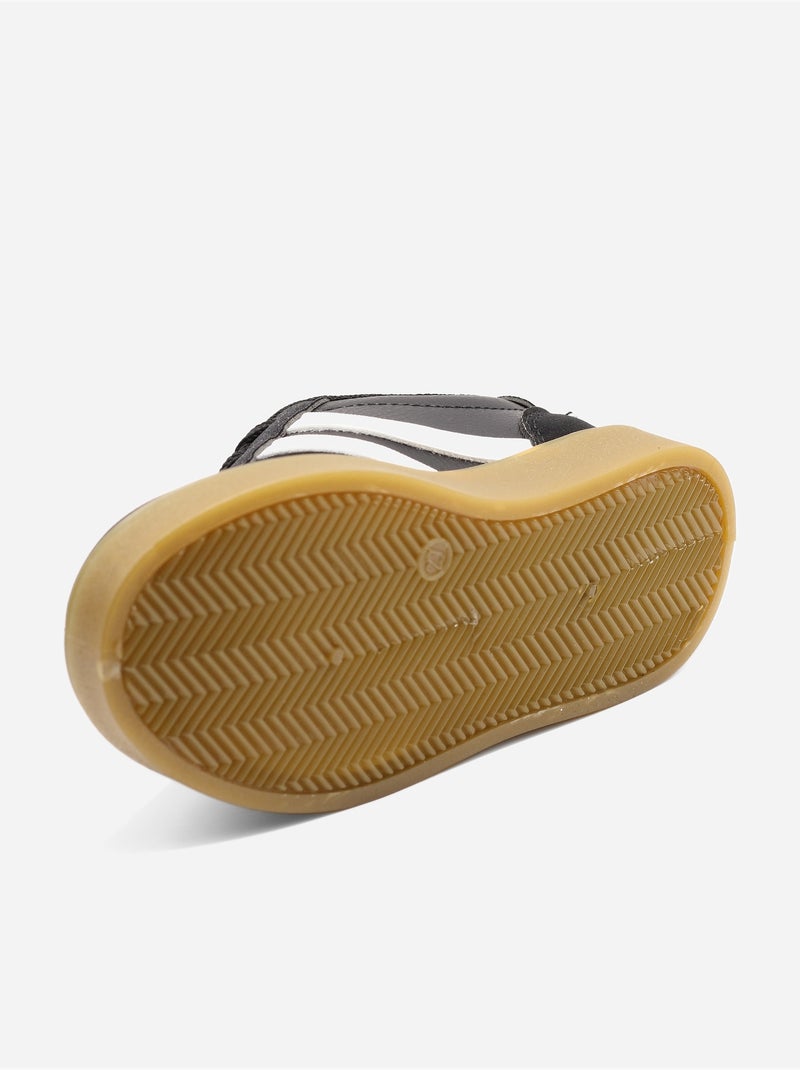 Sneakers con lacci Nero - Kiabi