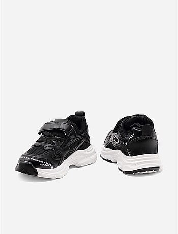 Sneakers con lacci