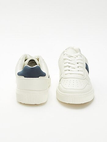 Sneakers con lacci tinta unita