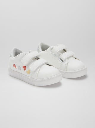 Sneakers con motivi cuori
