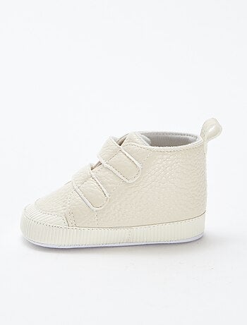 Sneakers con strappi