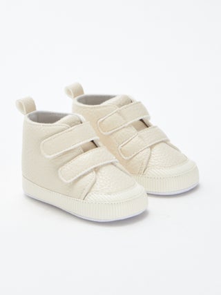 Sneakers con strappi