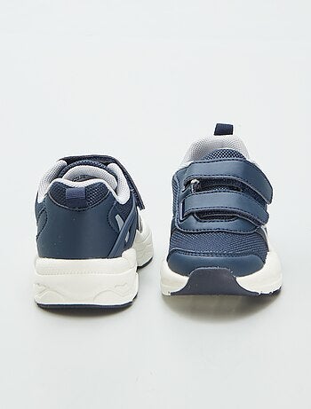 Sneakers con strappi