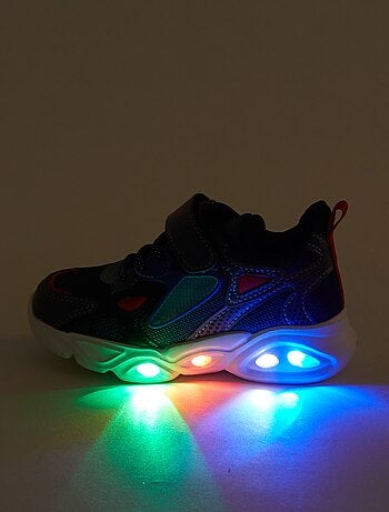 Sneakers con strappi e lacci con LED