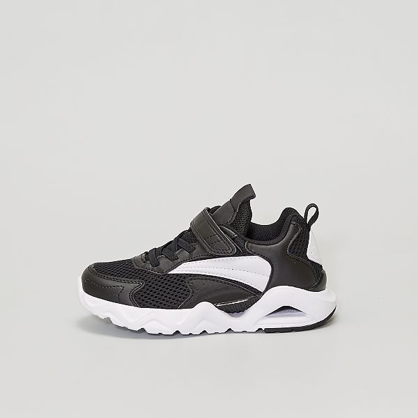 nike con strappo e lacci