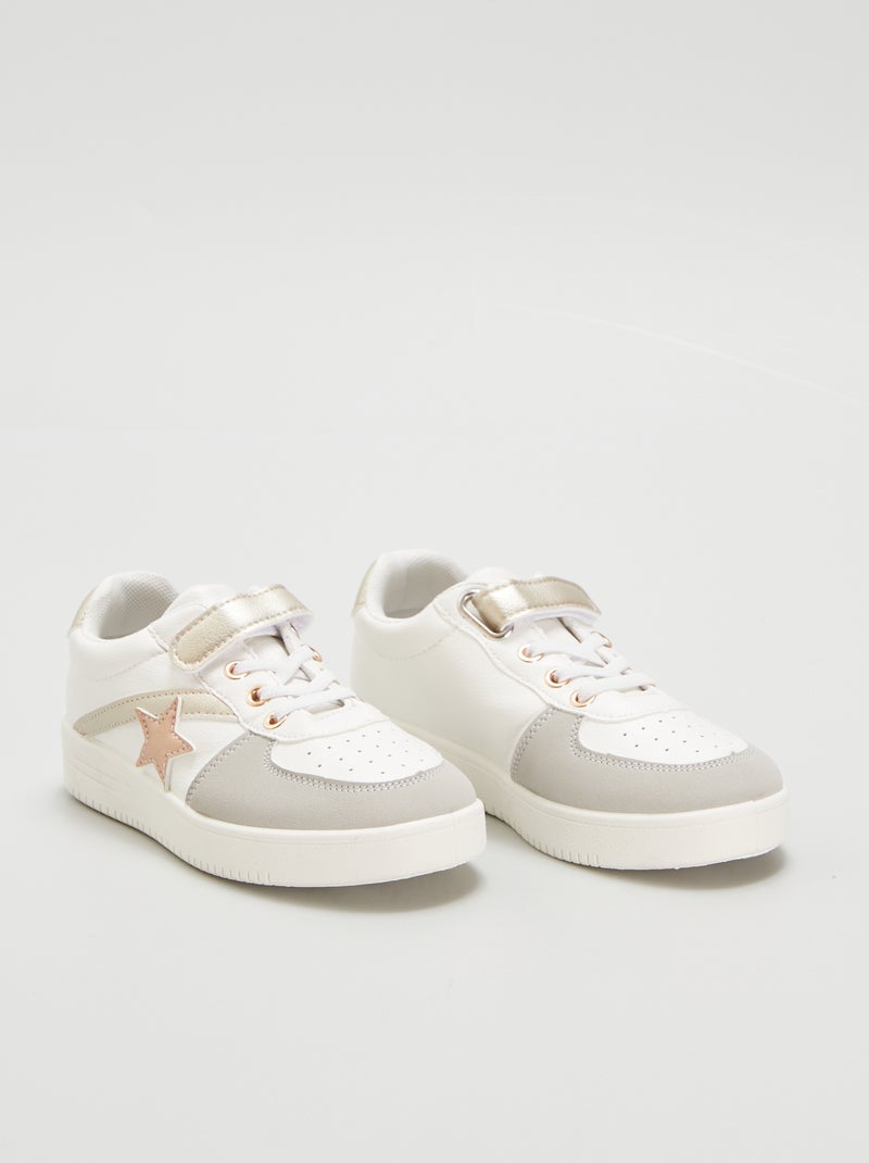 Sneakers con strappi e motivi 'stelle' BIANCO - Kiabi