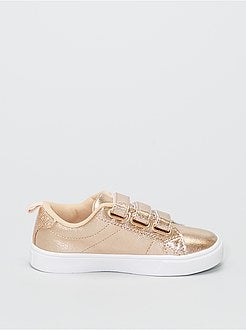 Sneakers con strappi e stelle - Kiabi