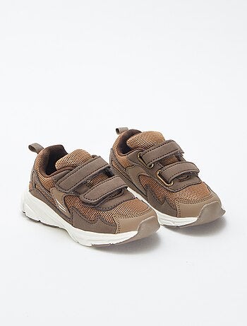 Sneakers con strappi