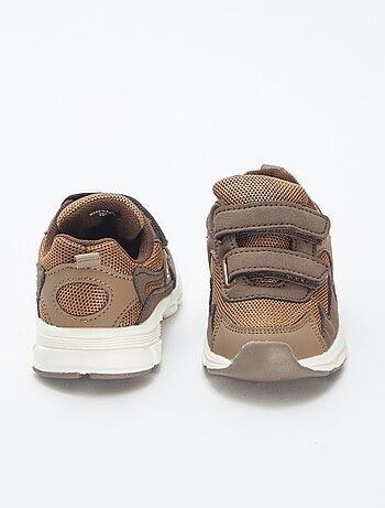 Sneakers con strappi