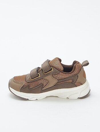 Sneakers con strappi