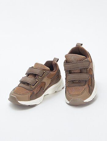 Sneakers con strappi