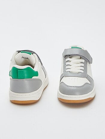 Sneakers con strappi